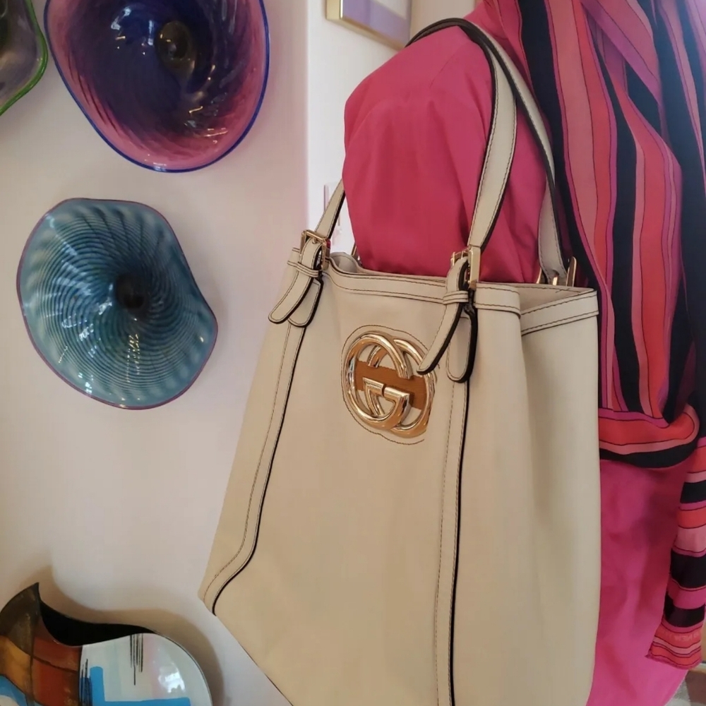 GUCCI GG  BRITT LOGO XL LEATHER BAG
